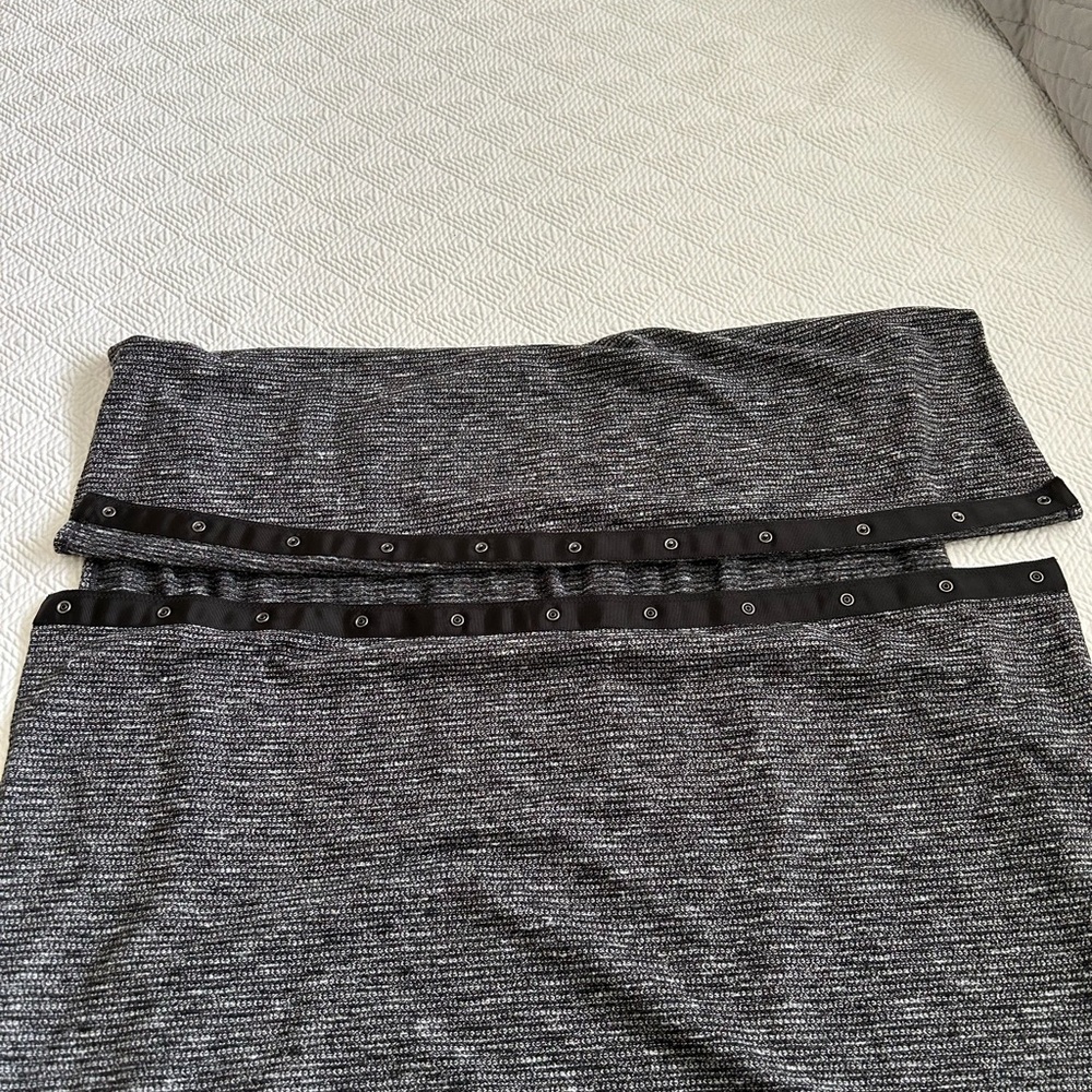 Lululemon Customizable Snap Scarf Grey/Black Os - image 3